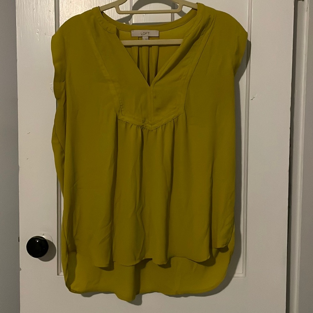 Gently Used Ann Taylor LOFT Collared Sleeveless Blouse (Green)